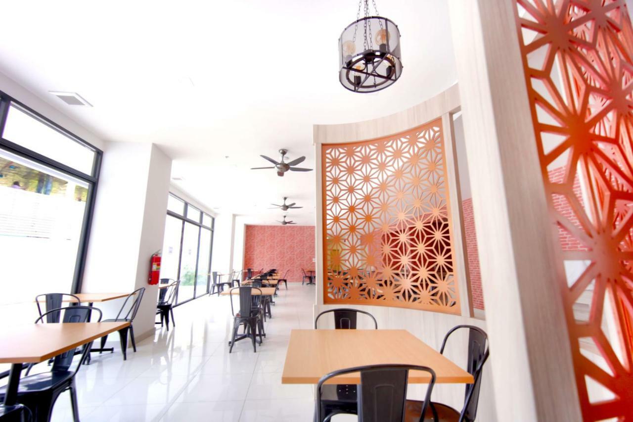 Phoenix Hotel Karon Beach Exterior foto